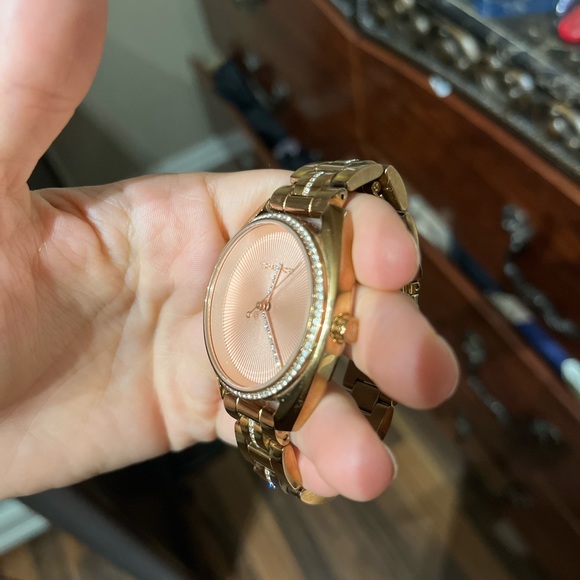Micheal Kors rose gold watch✨😍 - Picture 6 of 9